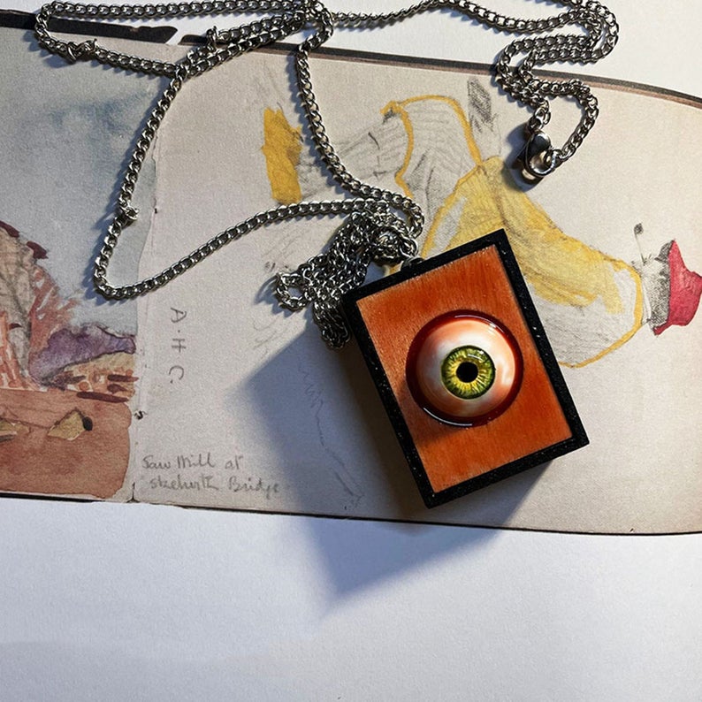 Bloody Eyeball Pendant Drop Horror Prop Halloween Decor & Party for Steampunk Lover Biker Gangs Horror Movie Fan Gift Jewelry Creepy Pendant